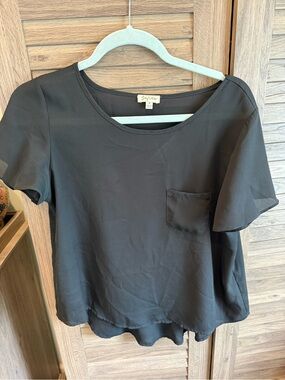 Lily White Black Short-Sleeve Pocket Blouse